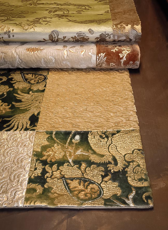 Delphos velvet   Tapestry Table Runners